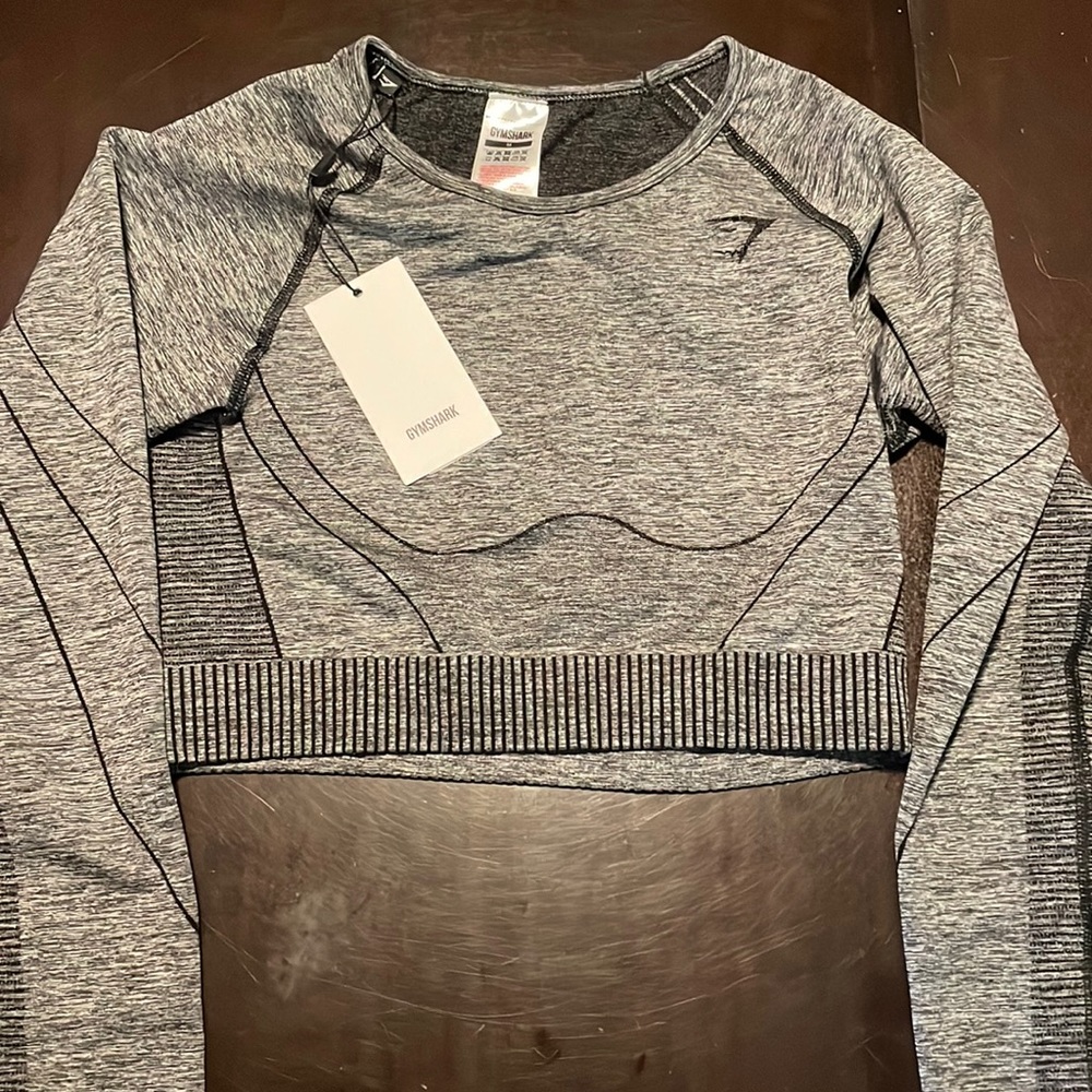 MEDIUM Gymshark Grey/Black Cropped Long Sleeve / NEVER WORN!